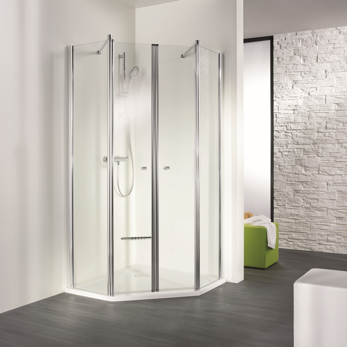 HSK teilgerahmte Fünfeckdusche pendelbar 4-teilig „Exklusiv“ Glas Carré, Profile Chromoptik (Alu Hochglanz poliert), B: 900 mm H: 2000 mm HSK teilgerahmte Fünfeckdusche pendelbar 4-teilig „Exklusiv“ Glas Carré, Profile Chromoptik (Alu Hochglanz poliert), B: 900 mm H: 2000 mm