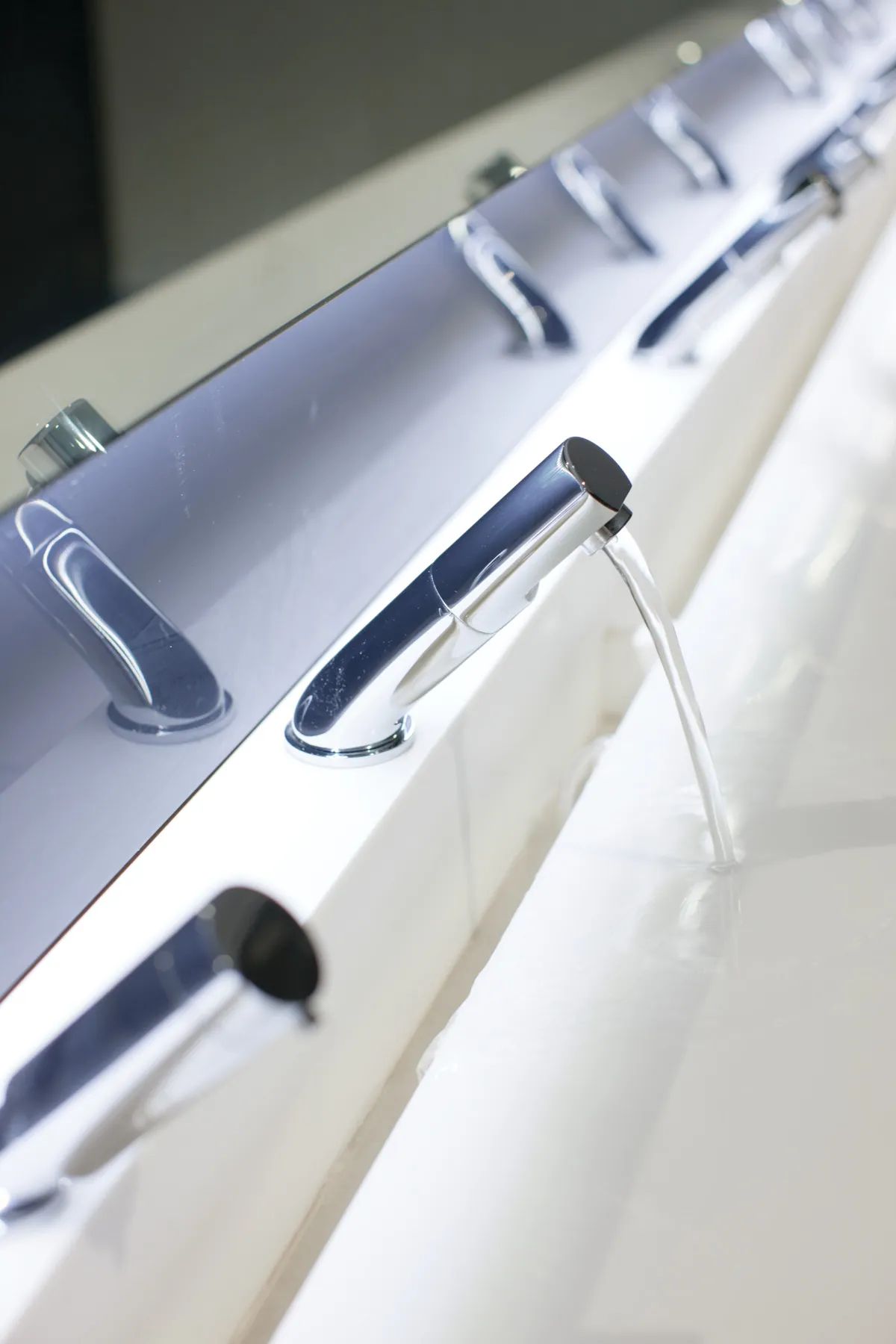 Waschbecken „Silhouette“ 300 × 47 × 20 cm in Weiß Waschbecken „Silhouette“ 300 × 47 × 20 cm in Weiß