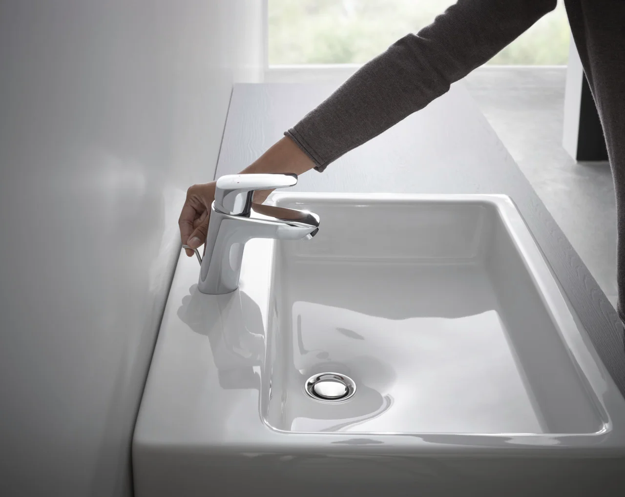 Hansgrohe Logis Einhebel-Waschtischmischer 70 chrom, Ausladung 107 mm, Auslaufhöhe 67 mm, Hebelgriff, Normalstrahl, max. Durchfluss 5 l/min, Keramikmischsystem, einstellbare Temperaturbegrenzung, für Durchlauferhitzer geeignet