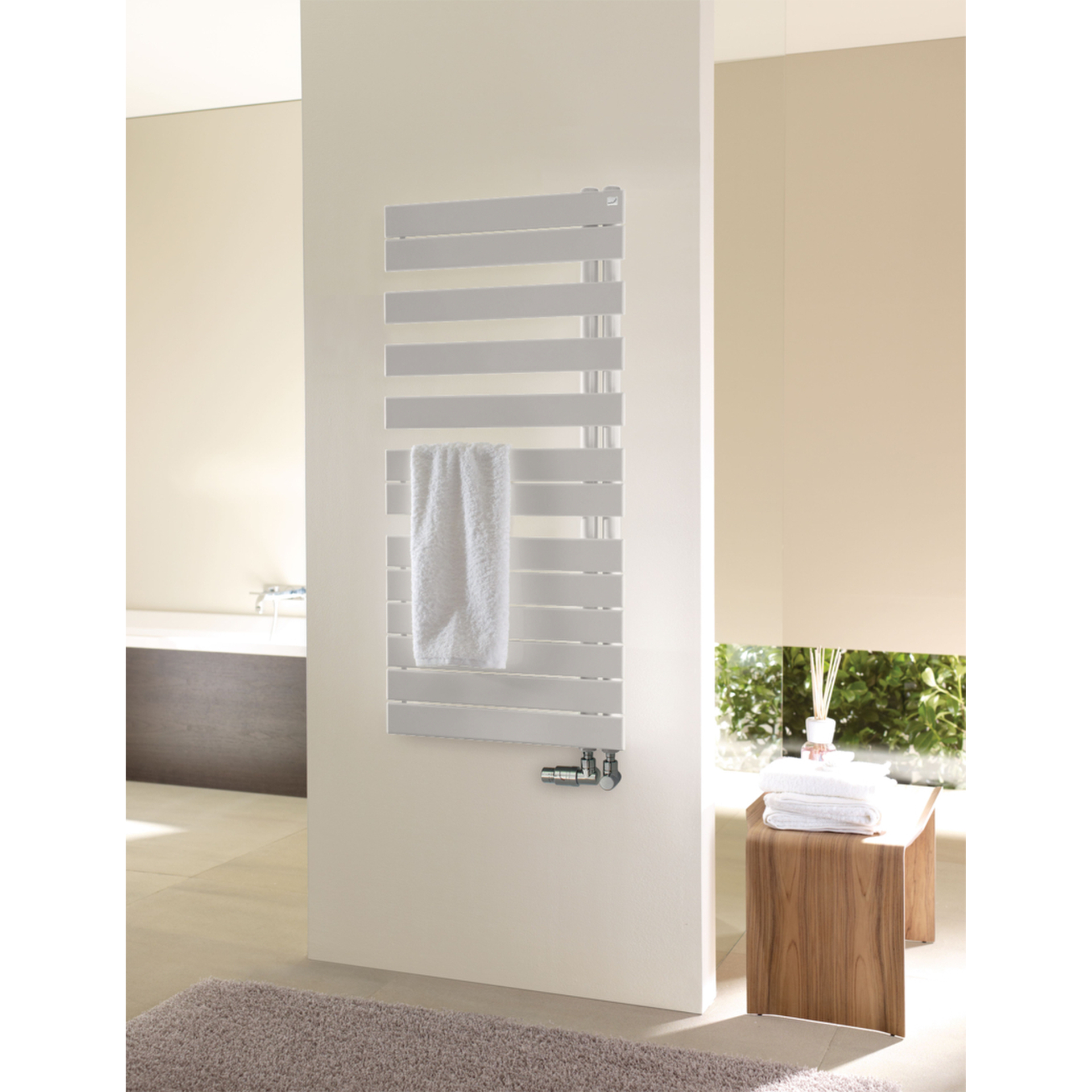 Zehnder Design-Heizkörper „Roda Spa Asym“ für Warmwasser-Zentralheizung mit 50 mm-Seitenanschluss 55 × 118,3 cm in Light Beige