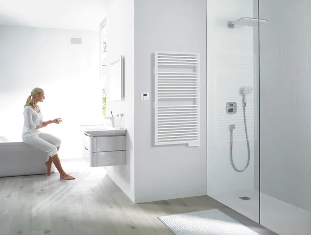 Zehnder Design-Elektroheizkörper „Universal“ 45 × 119,5 cm in Grey Aluminium (glänzend) Zehnder Design-Elektroheizkörper „Universal“ 45 × 119,5 cm in Grey Aluminium (glänzend)