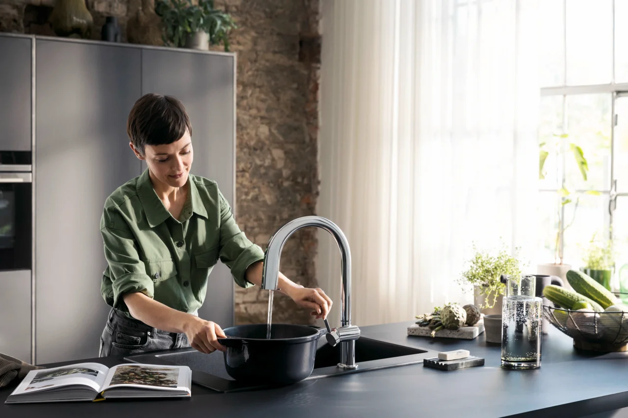 Hansgrohe Aqittura M91 SodaSystem 210 Auszieharm mit sBox, Chrom, Hahnlochbohrung 35 mm, max. Auszugslänge 76 cm