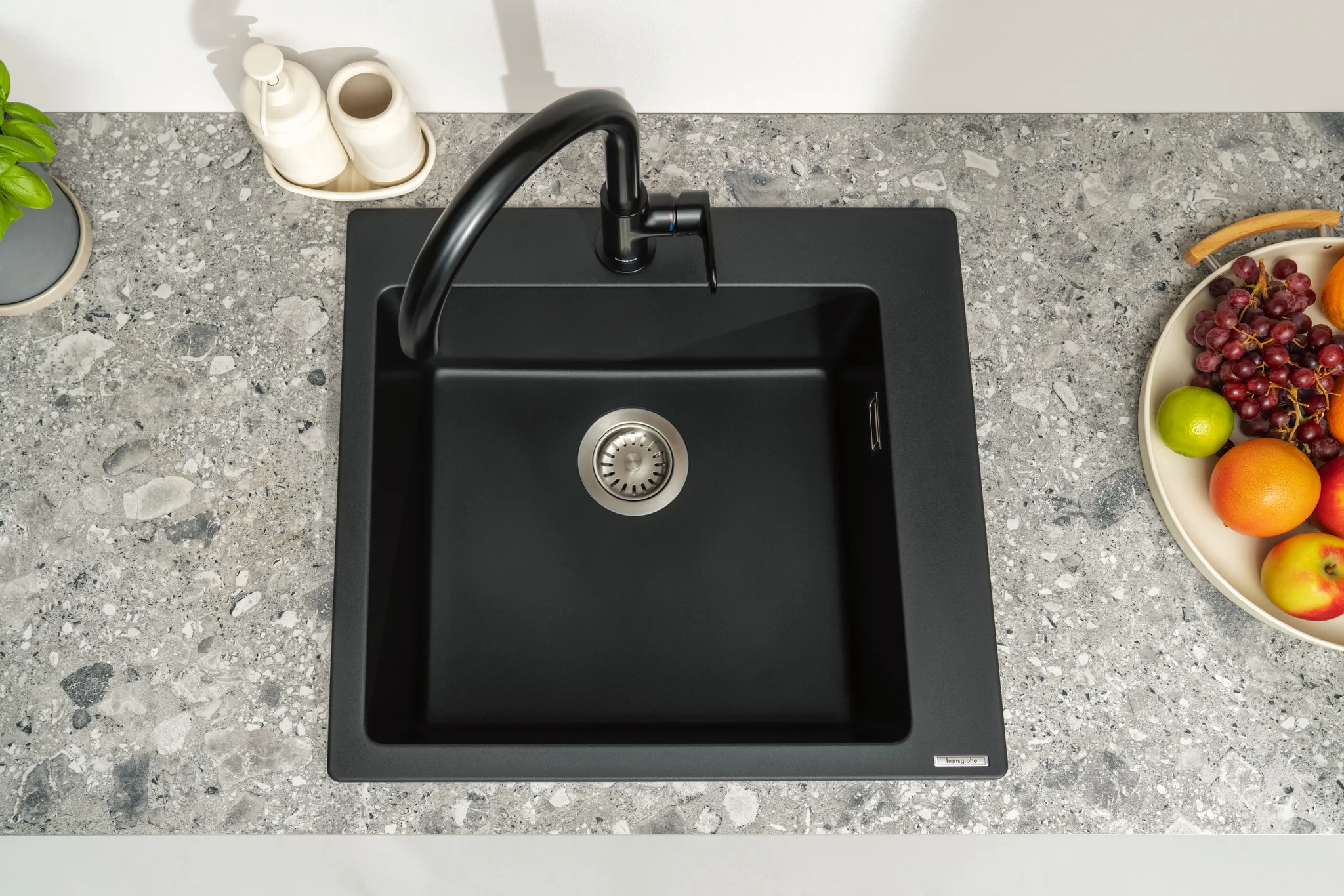 Hansgrohe Vernis Blend M35 Einhebel-Küchenmischer 210, 1jet, Mattschwarz Hansgrohe Vernis Blend M35 Einhebel-Küchenmischer 210, 1jet, Mattschwarz