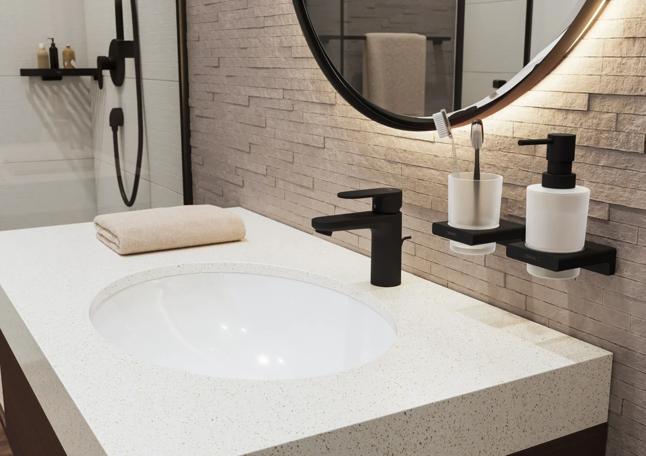 Hansgrohe Vernis Blend Einhebel-Brausemischer Unterputz mattschwarz, Keramikmischsystem, max. Durchfluss 29,3 l/min bei 3 bar, Anschlussart Grundkörper