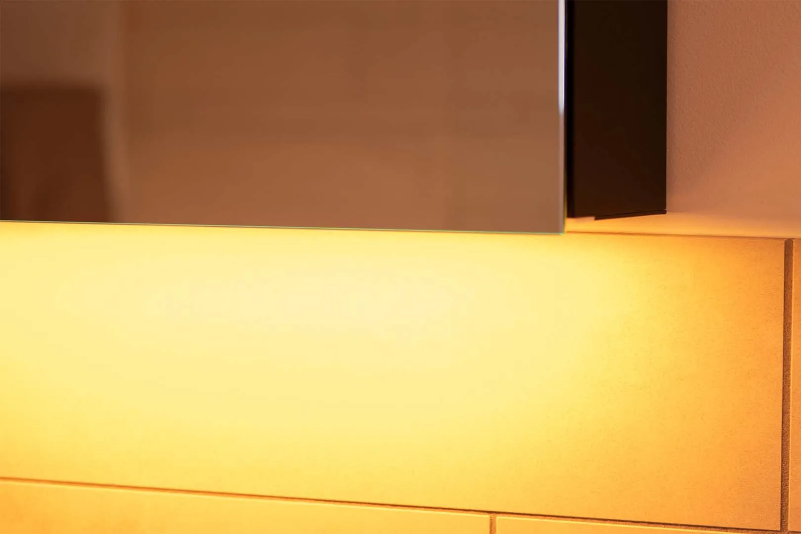 Schneider Spiegelschrank ALU1 140/2/TW - Schwarz matt, Aluminiumkorpus, Aufputz-/Unterputzmontage Schneider Spiegelschrank ALU1 140/2/TW - Schwarz matt, Aluminiumkorpus, Aufputz-/Unterputzmontage